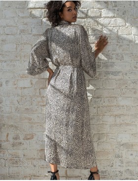 Натуральный запашной халат Mia-Amore RUNA 3999, Цвет: мультколор, Размеры: 2XL/3XL, изображение 2