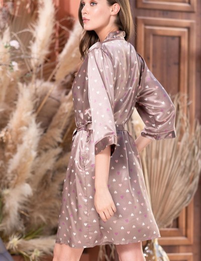 Короткий атласный халат Mia-Mella JULIA HEARTS 7073 латте, Цвет: кофе латте, Размеры: 2XL/3XL, изображение 2