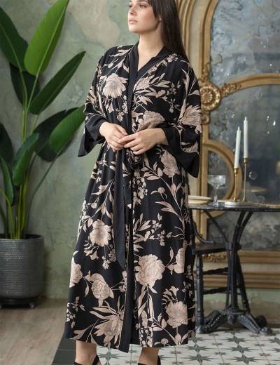 Длинный халат с запахом Mia-Amore RENE 5119, Цвет: цветы на черном, Размеры: 4XL/5XL, изображение 2