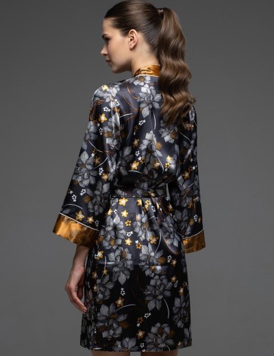 Короткий атласный халат Mia-Amore ELSA 7533, Цвет: темно-синий, Размеры: 2XL/3XL, изображение 2 Короткий атласный халат Mia-Amore ELSA 7533, Цвет: темно-синий, Размеры: 2XL/3XL, изображение 2