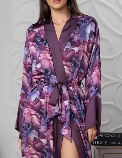 Длинный запашной халат Mia-Amore KAMEYA 4459, Цвет: сливовый, Размеры: 4XL/5XL, изображение 4 Длинный запашной халат Mia-Amore KAMEYA 4459, Цвет: сливовый, Размеры: 4XL/5XL, изображение 4