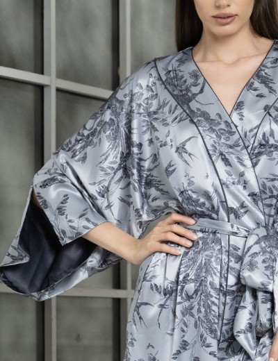 Халат шёлковый короткий Mia-Amore ARGENTA 4233, Цвет: стальной, Размеры: 2XL/3XL, изображение 5