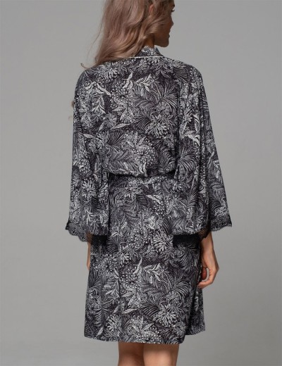 Короткий запашной халат Mia-Amore JOLINE 5583, Цвет: черный, Размеры: 2XL/3XL, изображение 2 Короткий запашной халат Mia-Amore JOLINE 5583, Цвет: черный, Размеры: 2XL/3XL, изображение 2