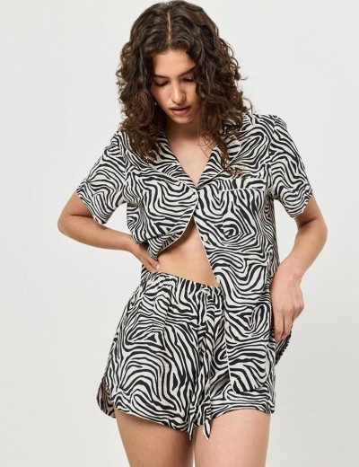 Вискозная пижама с шортами Aruelle SWAY, Цвет: черный/молочный, Размеры: XS, изображение 3