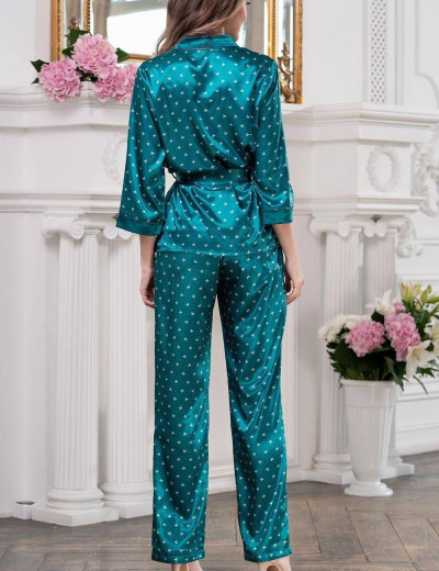 Атласный комплект-тройка Mia-Mella CLEVER 8946 изумрудный, Цвет: изумруд, Размеры: L, изображение 4 Атласный комплект-тройка Mia-Mella CLEVER 8946 изумрудный, Цвет: изумруд, Размеры: L, изображение 4
